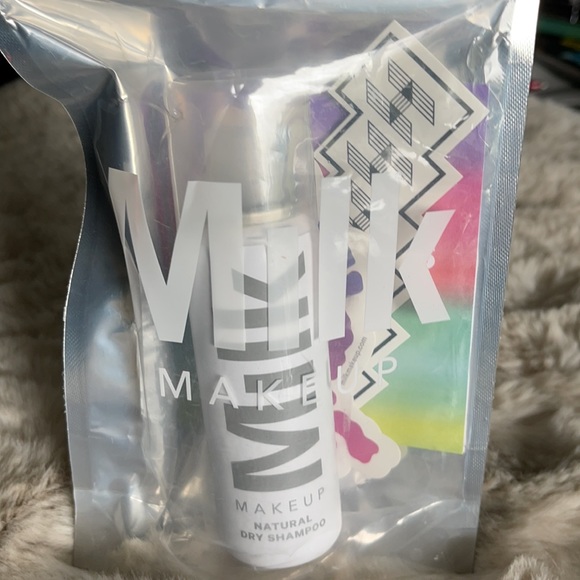 Milk Makeup Dry Shampoo - Picture 6 of 11